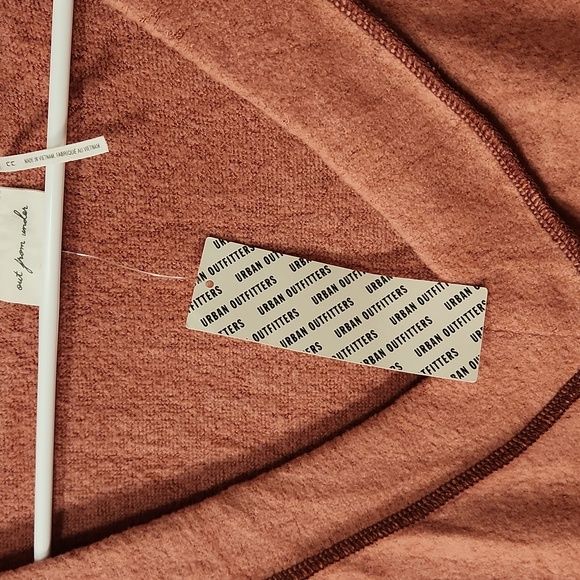 NWT Urban Outfitters Cinnamon Roll Terracotta Oversized V-Neck Thermal Sweater - Picture 4 of 5